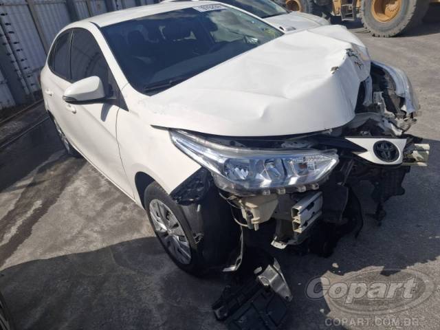 2022 TOYOTA YARIS SEDA 