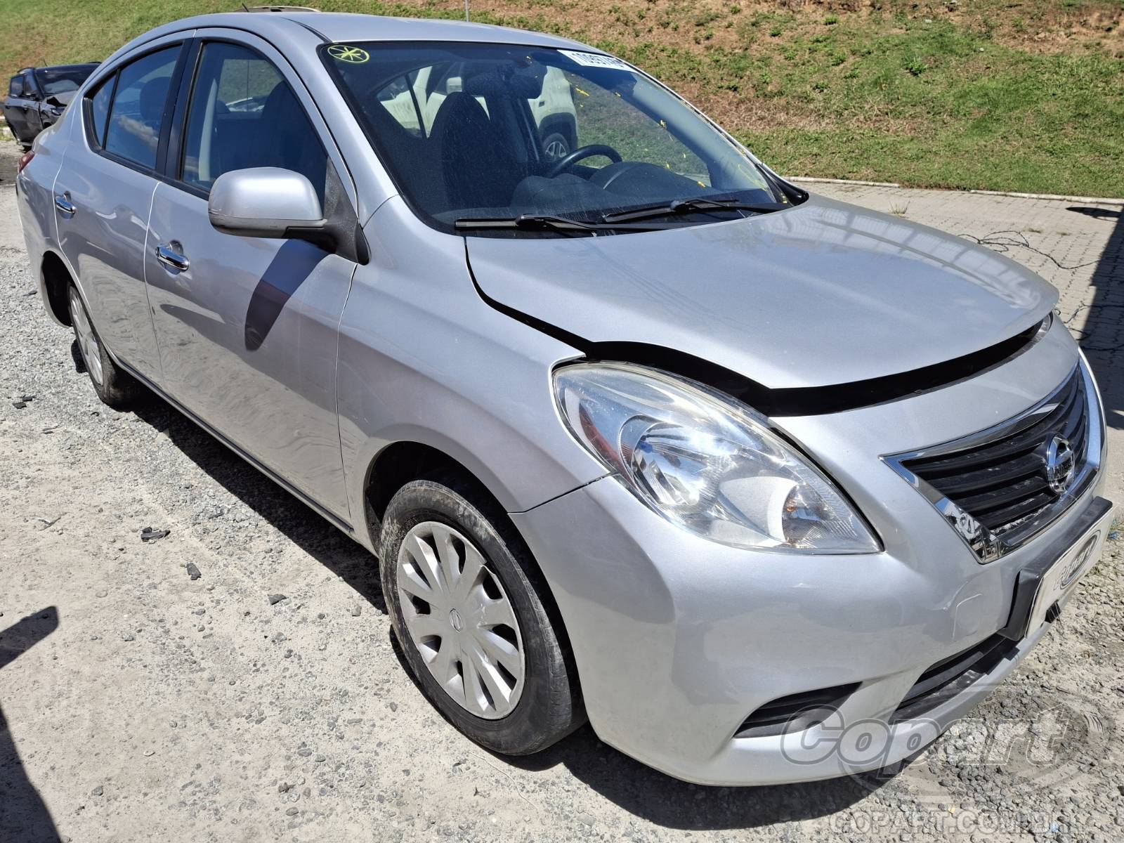 Nissan Versa SV 1.6 16V 2013