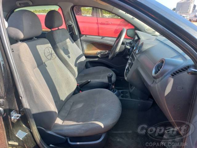 2011 VOLKSWAGEN VOYAGE 