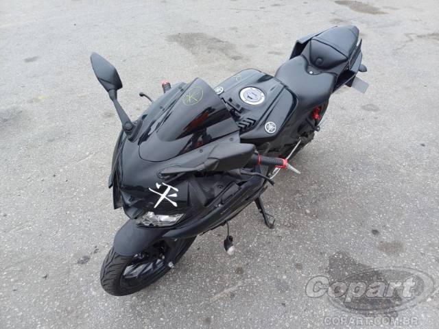 2025 YAMAHA YZF R15 