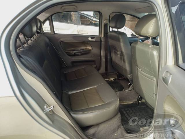 2015 VOLKSWAGEN VOYAGE 