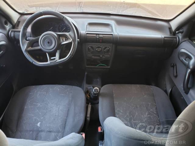 2001 CHEVROLET CORSA SEDAN 