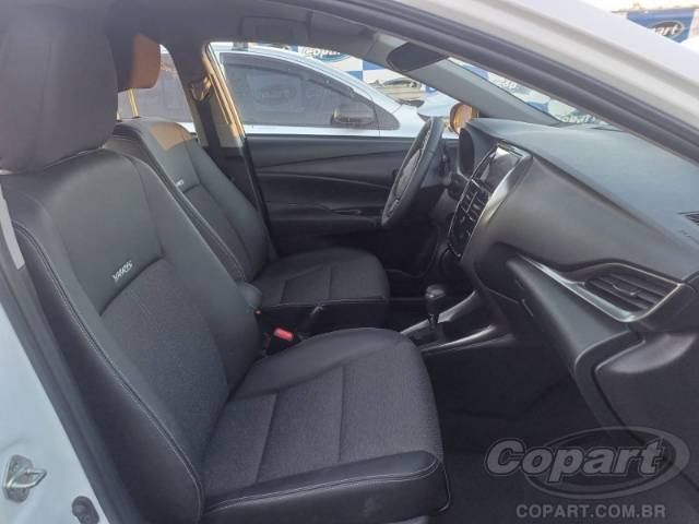 2025 TOYOTA YARIS SEDA 