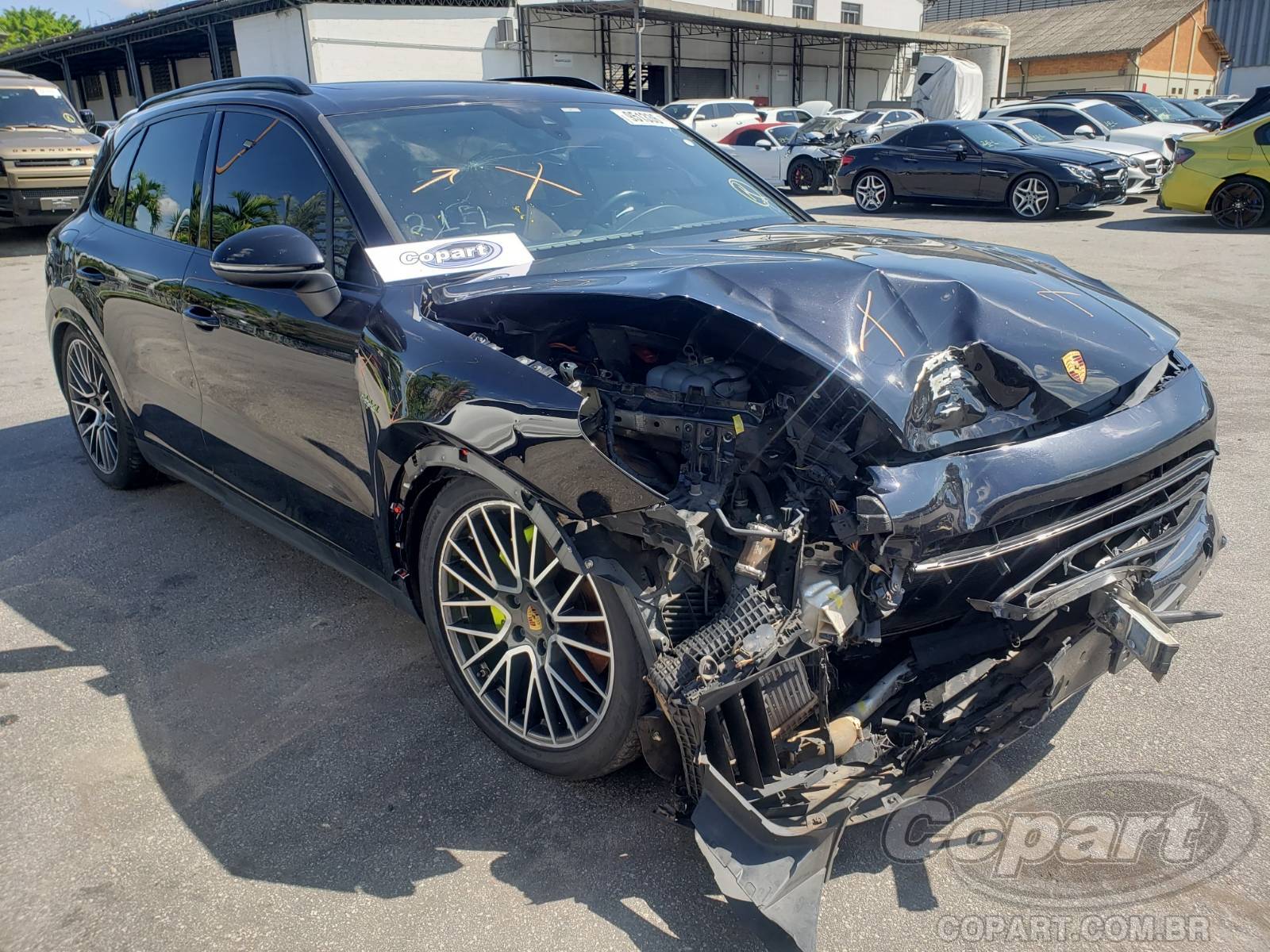 Veículo Porsche CAYENNE Porsche Cayenne E-Hybrid 3.0 V6 Turbo 2021 Colisão Média Monta 2021 em leilão
