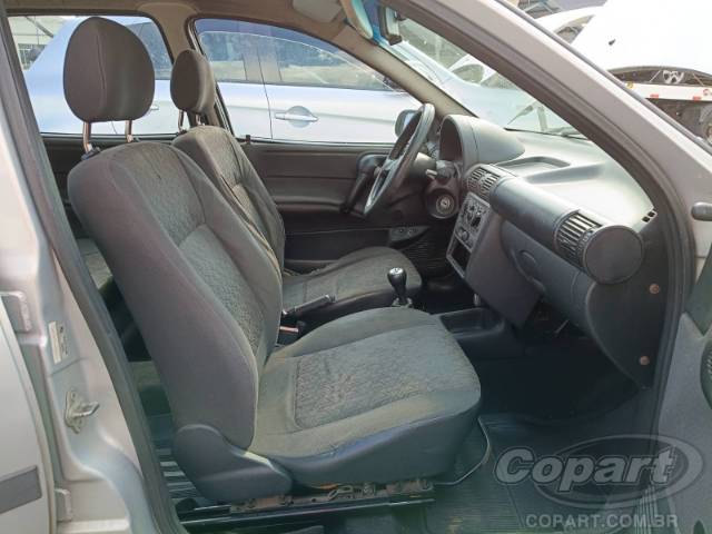 2004 CHEVROLET CORSA SEDAN 
