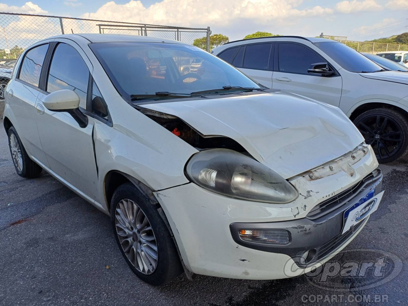 Veículo Fiat Punto Fiat Punto Essence 1.6 16V E.torQ 2015 Colisão Pequena Monta 2015 em leilão