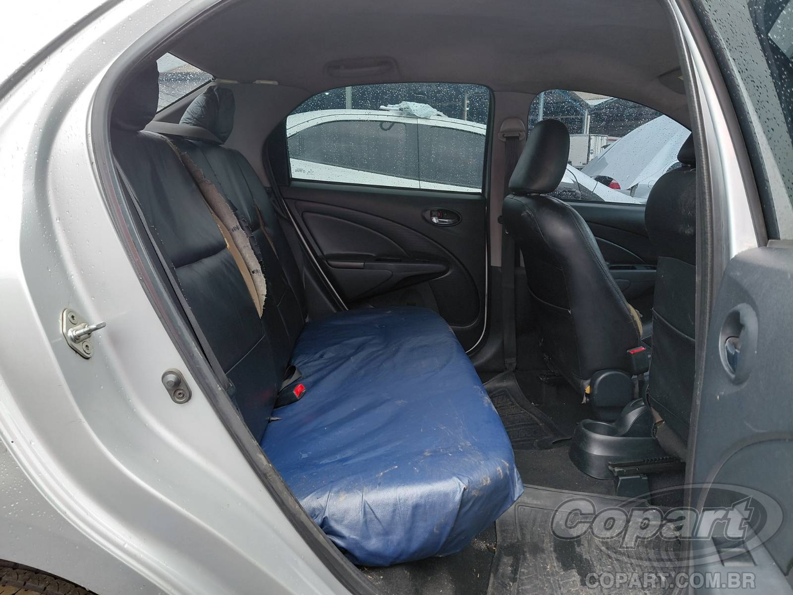 Foto 6 de 10: 2015 TOYOTA ETIOS SEDA