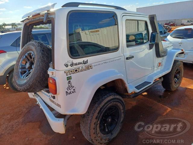 2006 TROLLER T4 