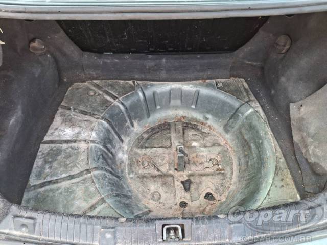 2001 CHEVROLET CORSA SEDAN 