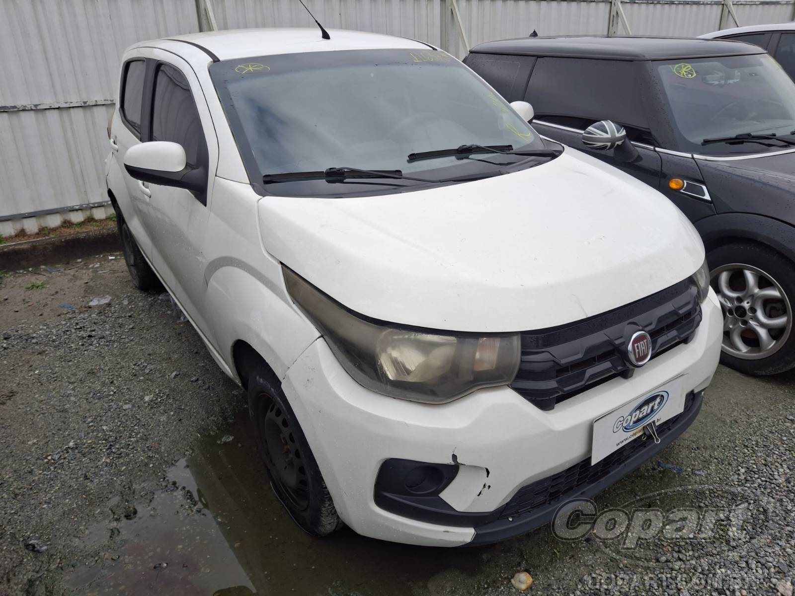 Fiat Mobi 2017 em leilão