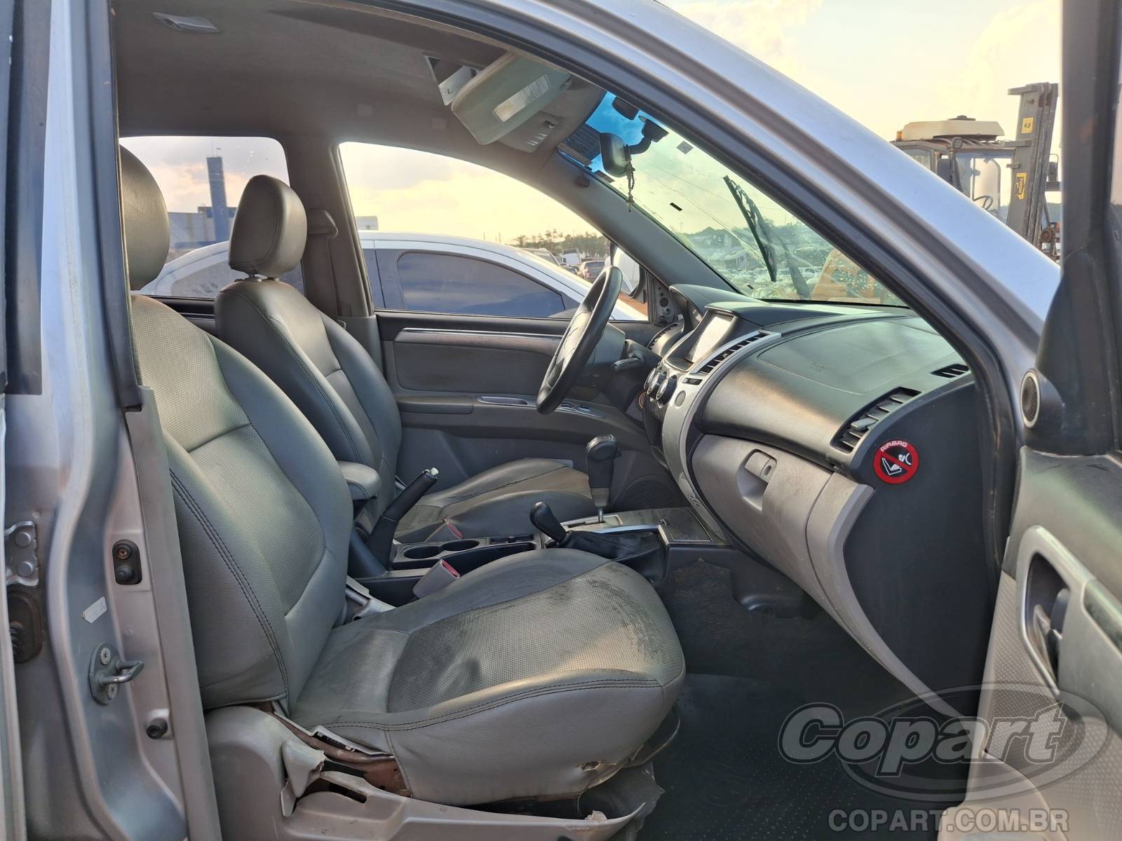 2010 MITSUBISHI PAJERO DAKAR — foto 5 de 10
