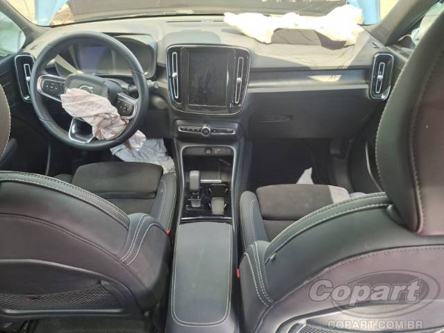 2023 VOLVO XC40 