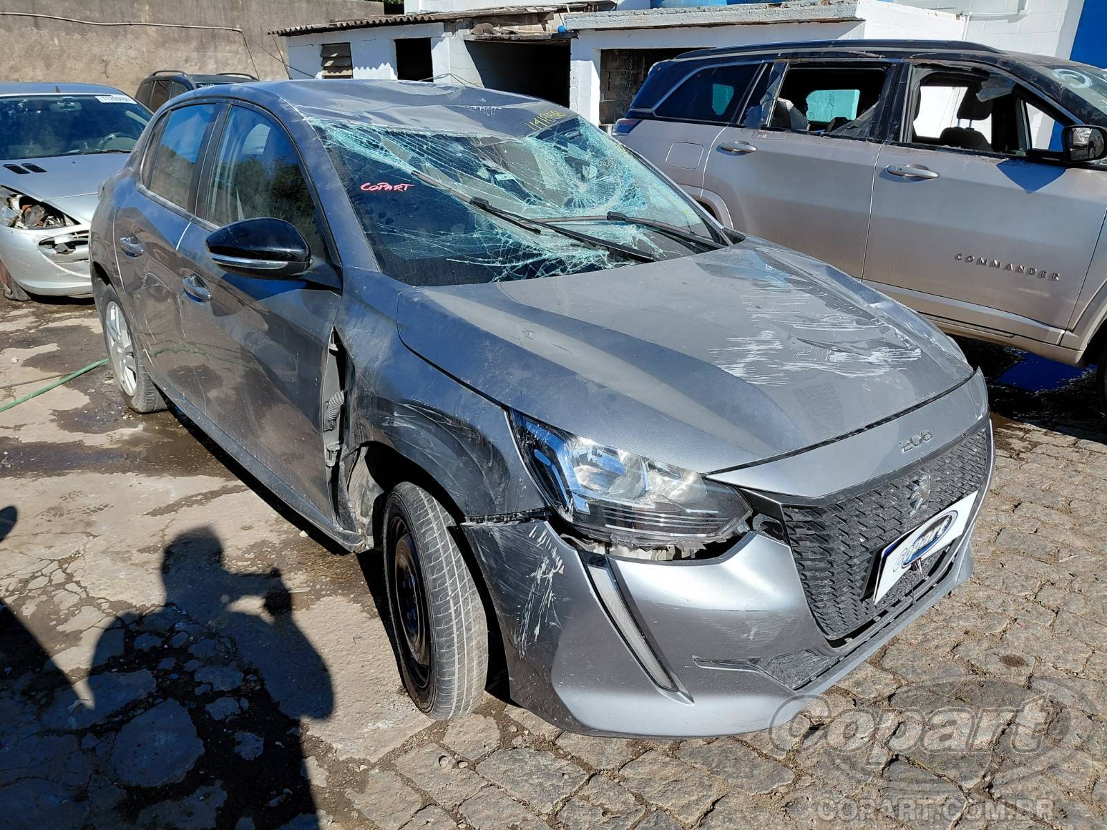 Peugeot 208 2024 em leilão