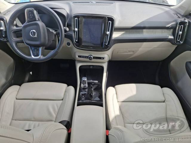2022 VOLVO XC40 