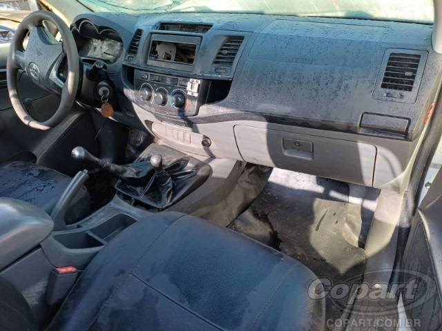 2015 TOYOTA HILUX CS 