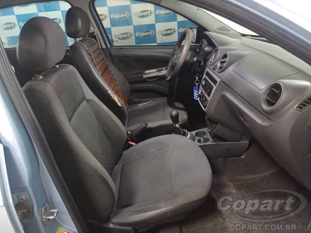 2015 VOLKSWAGEN VOYAGE 
