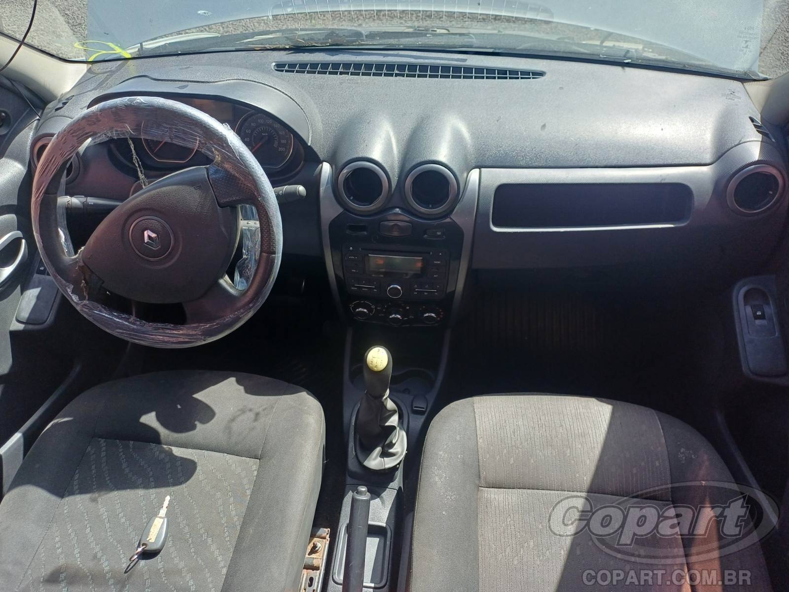 Foto 9 de 10: 2013 RENAULT LOGAN