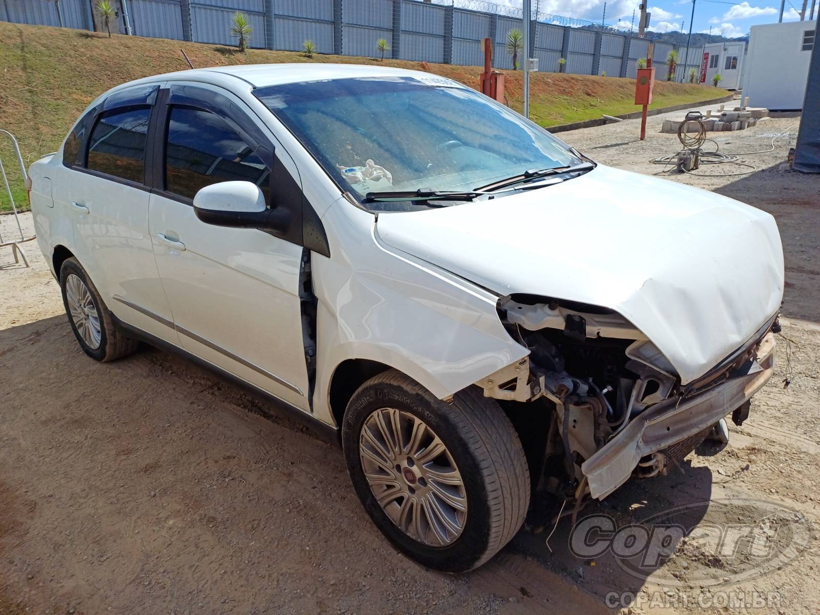 Veículo Fiat Grand Siena 2015 FIAT GRAND SIENA 1.6 16V E.TORQ 2015 em leilão