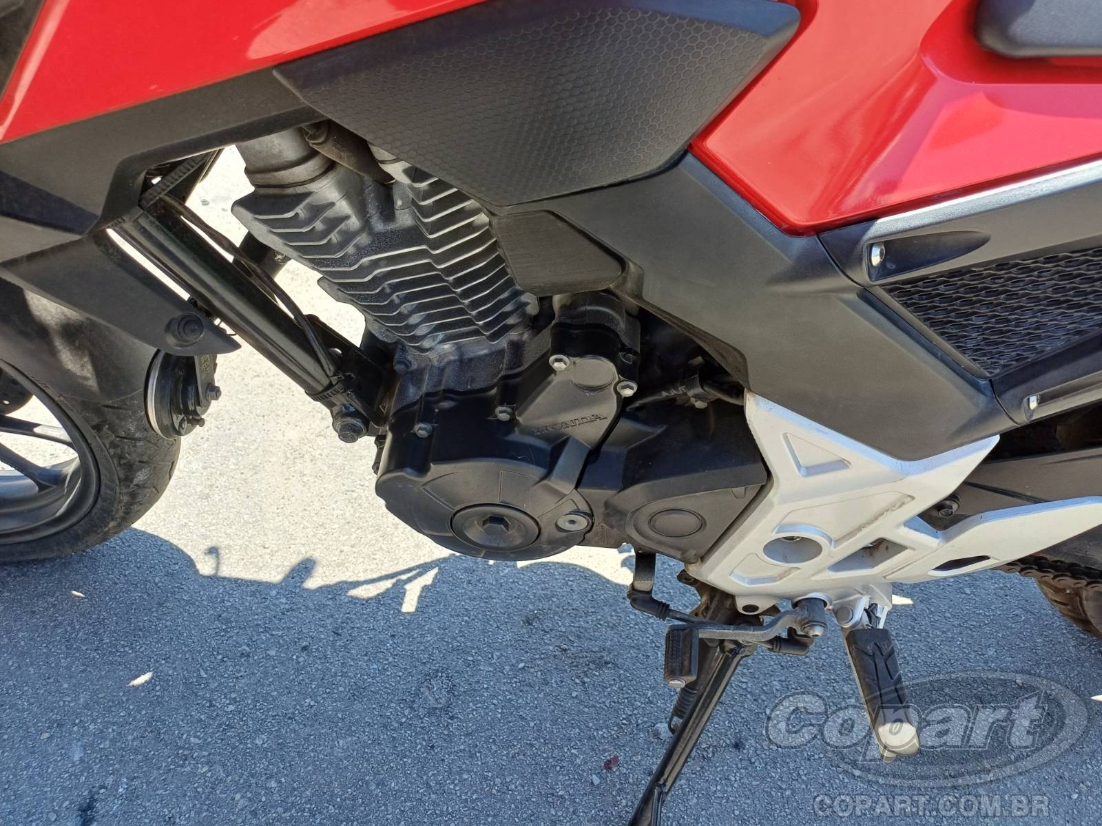 Foto 6 de 10: 2025 HONDA CB 300F