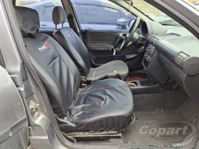 2001 CHEVROLET CORSA SEDAN 