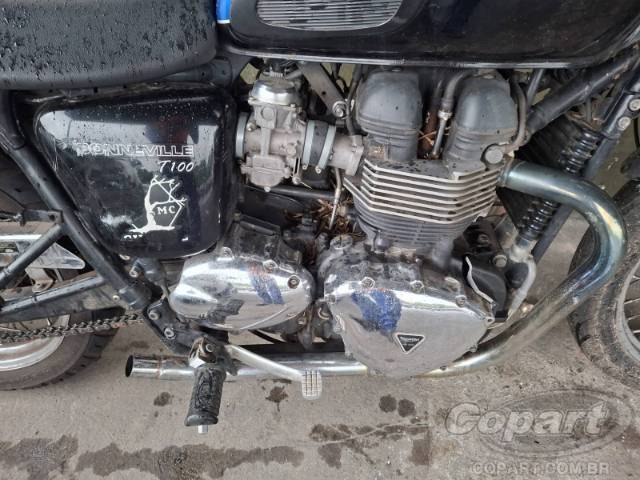 2015 TRIUMPH BONNEVILLE 