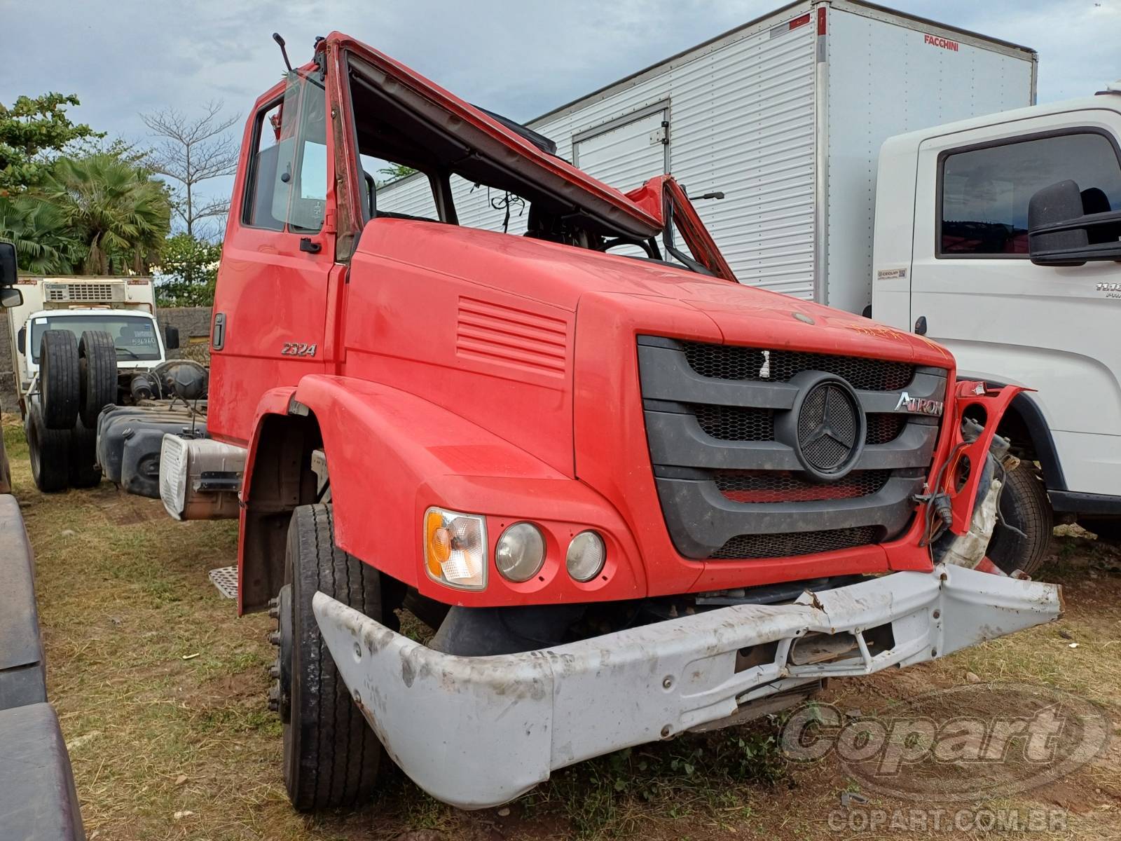 Mercedes Benz Atron 2324 2016 Médio Monta Colisão