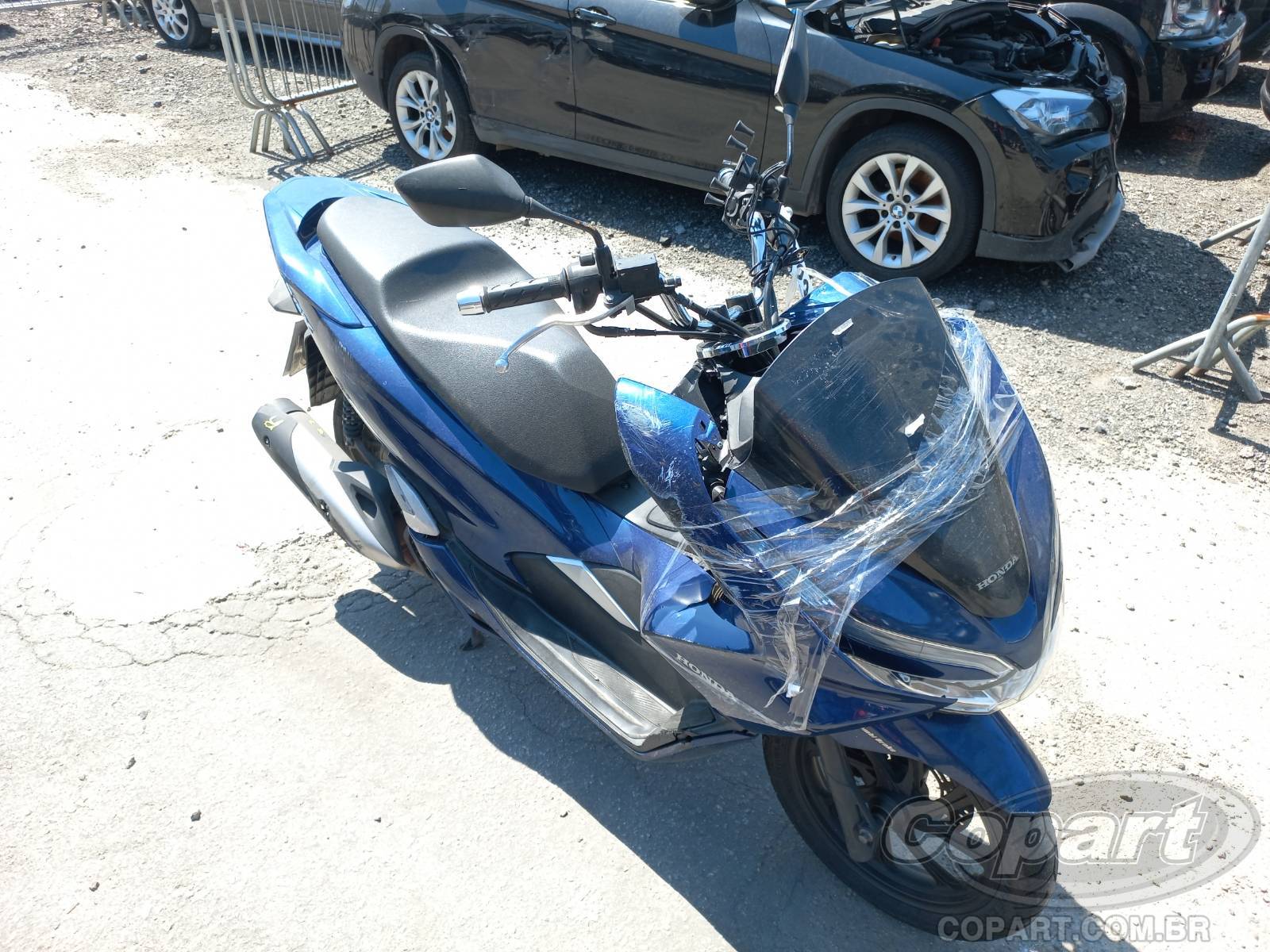Veículo HONDA PCX Honda PCX 150 STD CBS 2020 Colisão Pequena Monta 2020 em leilão