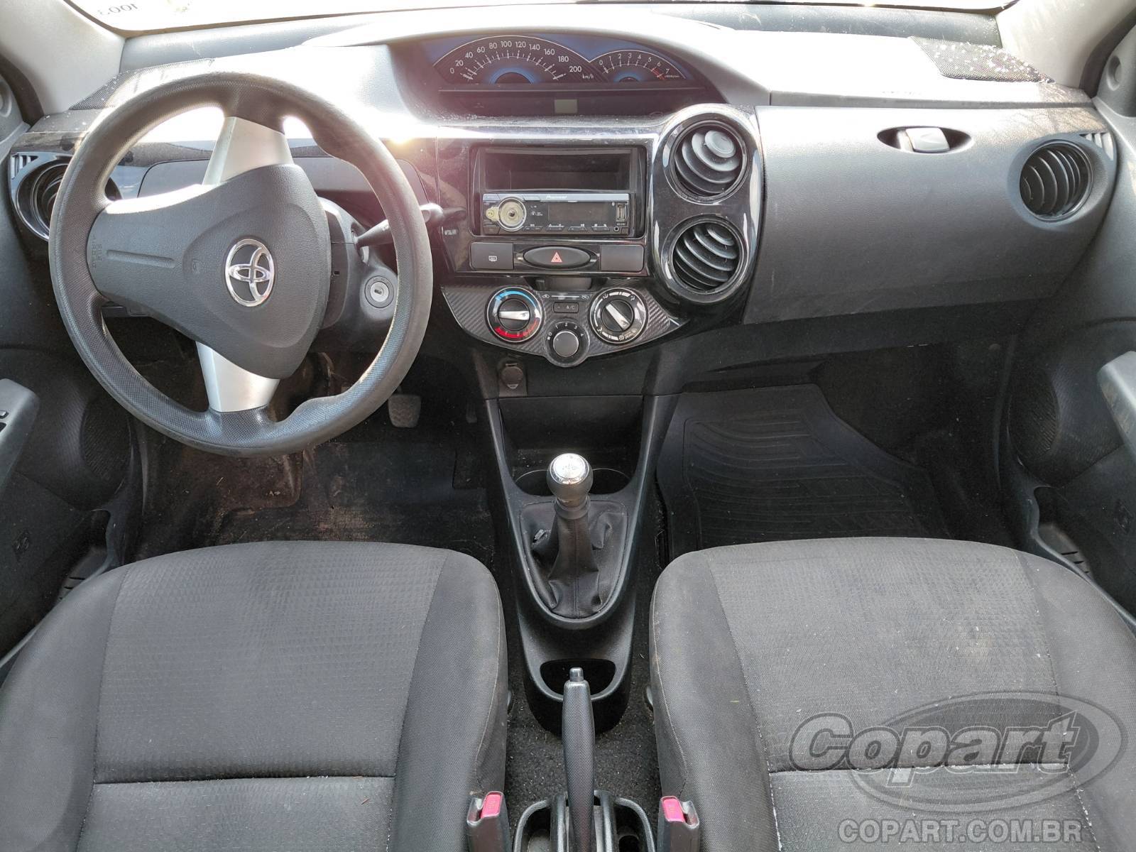 Foto 9 de 15: 2014 TOYOTA ETIOS