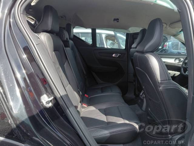 2022 VOLVO XC40 