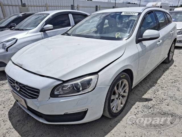 2015 VOLVO V60 