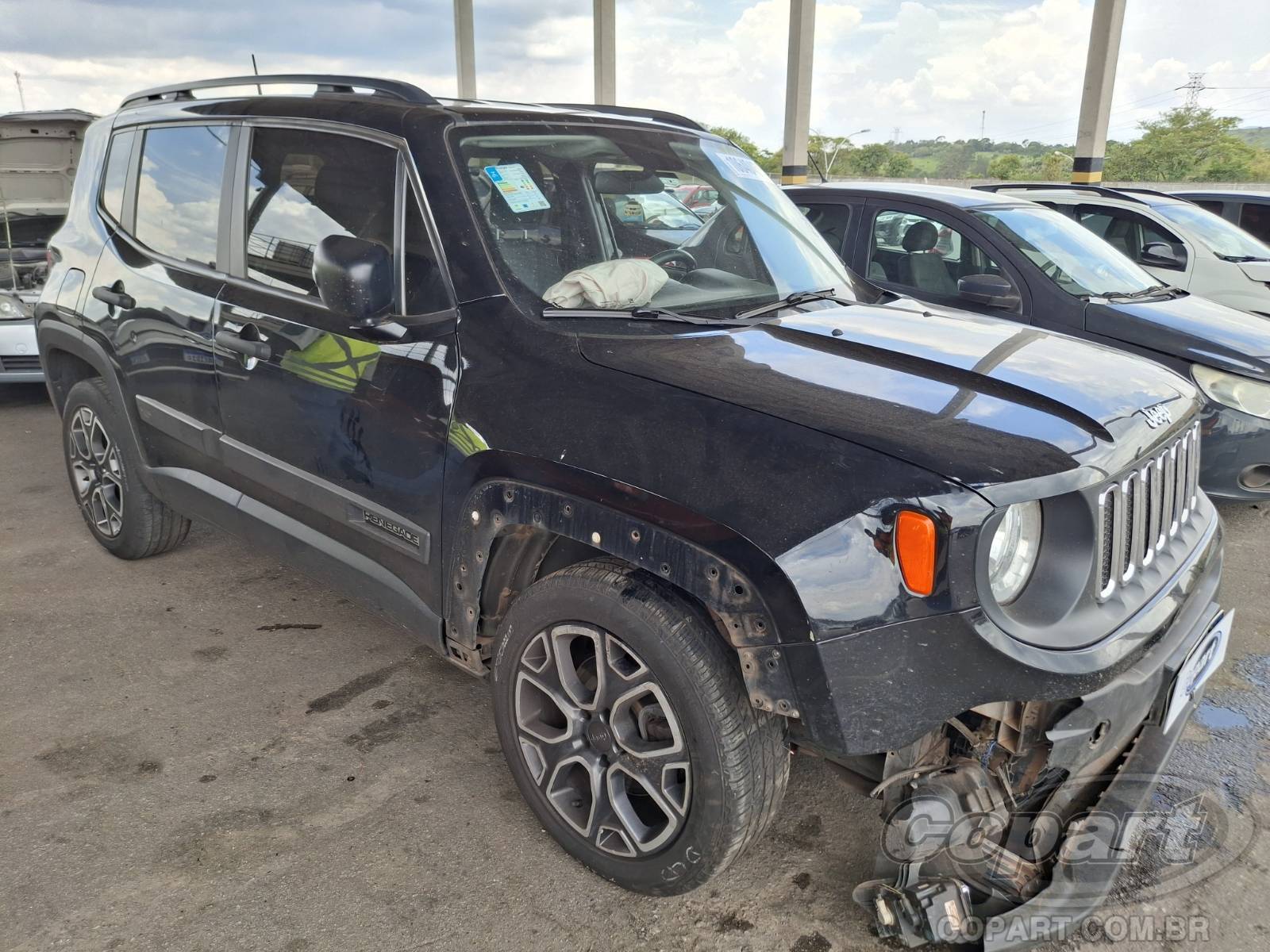 Veículo Fiat Renegade JEEP RENEGADE 1.8 16V E.TORQ EVO FLEXIVEL ALCOOL/GASOLINA 2018 2018 em leilão