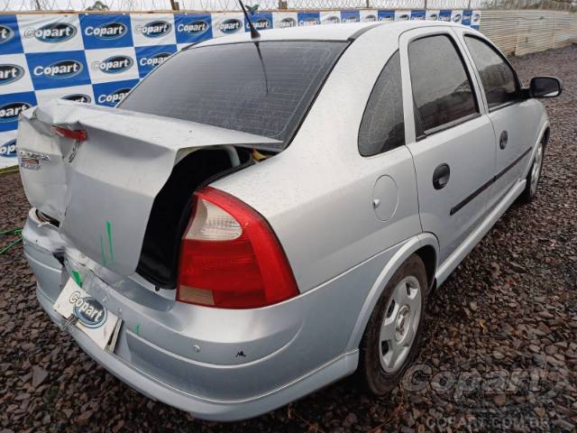 2003 CHEVROLET CORSA SEDAN 