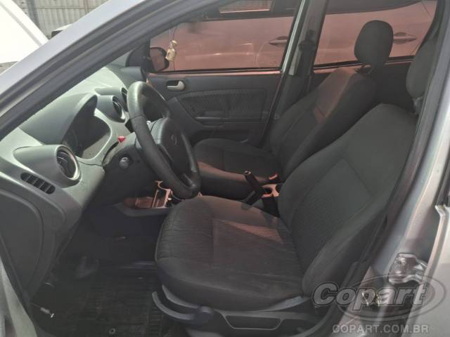 2006 FORD FIESTA SEDAN 