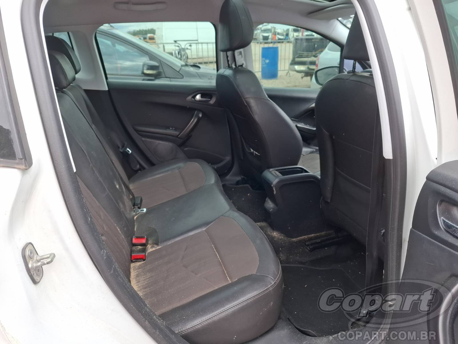 Foto 6 de 13: 2017 PEUGEOT 2008