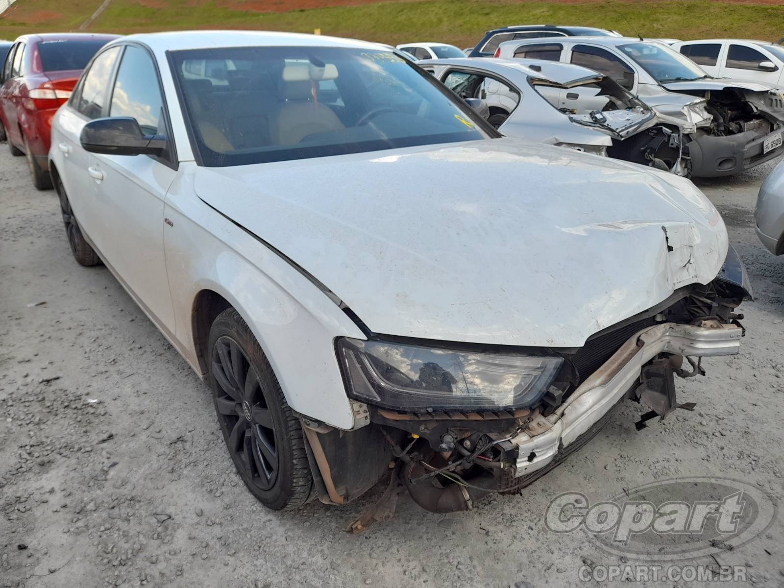 Veículo Audi A4 Audi A4 Ambiente 180 2.0 16V TFSI 2013 Pequena Monta 2013 em leilão