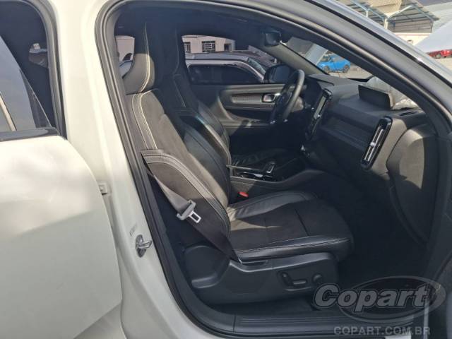 2022 VOLVO XC40 