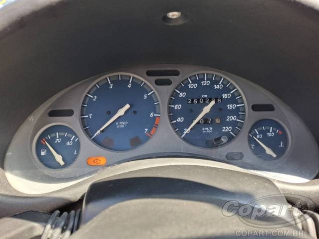 2000 CHEVROLET CORSA SEDAN 