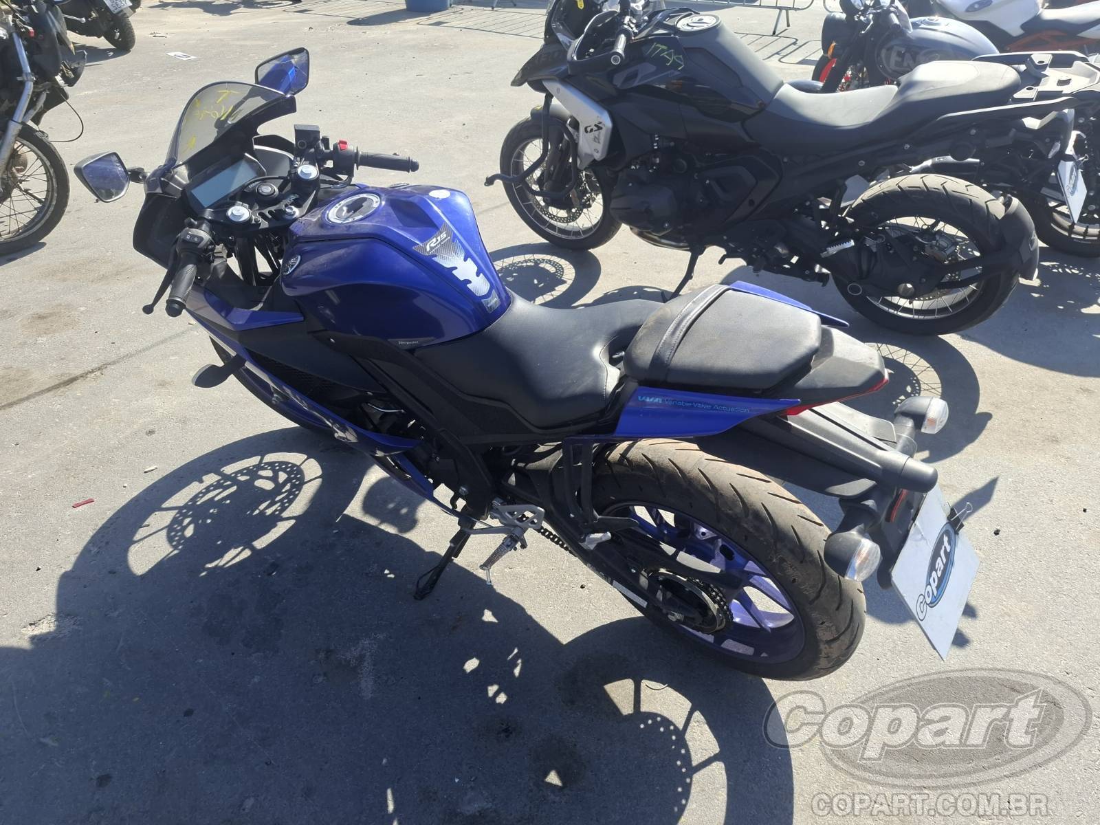 Foto 3: 2026 YAMAHA YZF R15