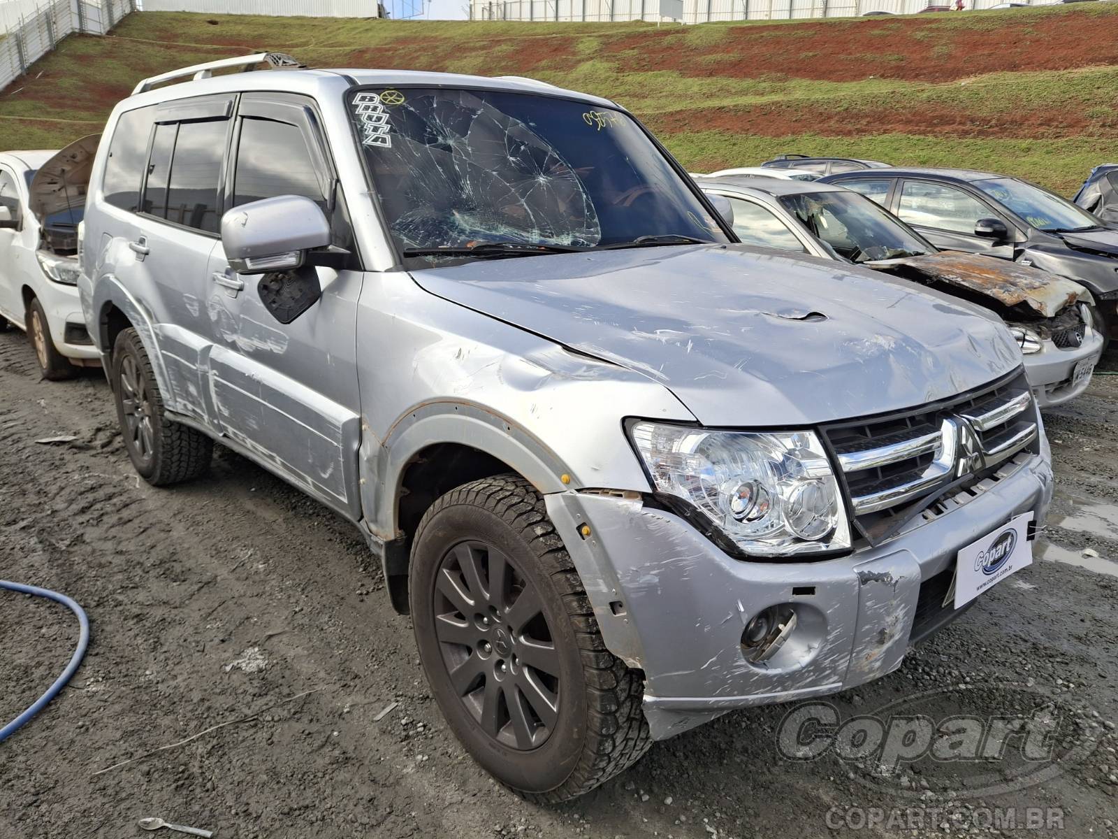 Veículo Mitsubishi Pajero Mitsubishi Pajero Full HPE 3.2 Turbo 2008 Colisão Média Monta 2008 em leilão