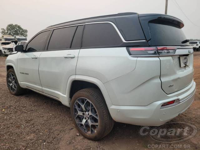 2025 JEEP COMMANDER 