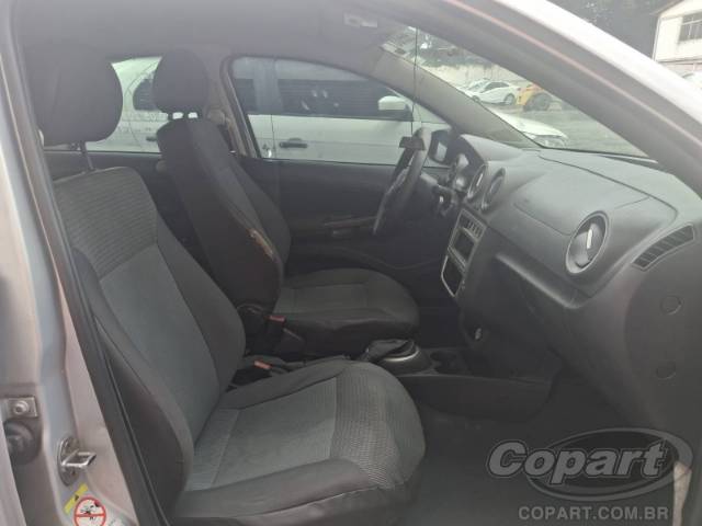 2015 VOLKSWAGEN VOYAGE 