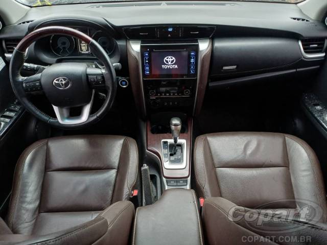 2017 TOYOTA HILUX SW4 