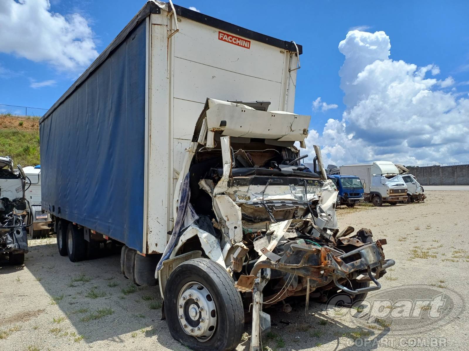 Volkswagen 14.220 1998 Caminhão Médio Monta