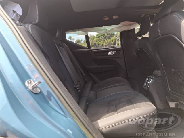 2023 VOLVO XC40 