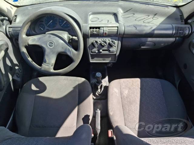 2004 CHEVROLET CORSA SEDAN 