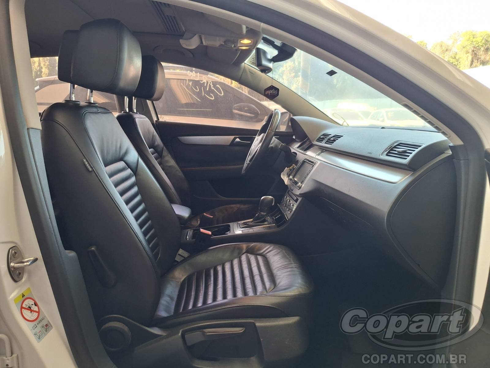 2012 VOLKSWAGEN PASSAT — foto 5 de 10