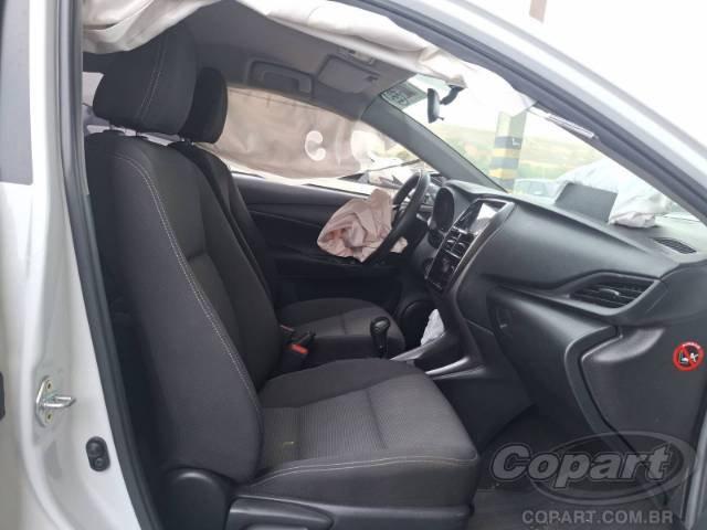 2025 TOYOTA YARIS SEDA 