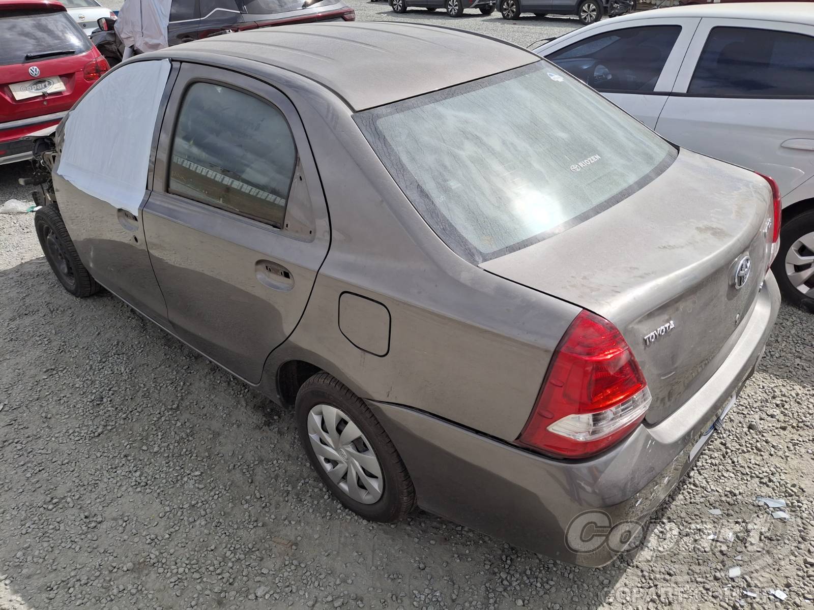 2020 TOYOTA ETIOS SEDA — foto 3 de 13