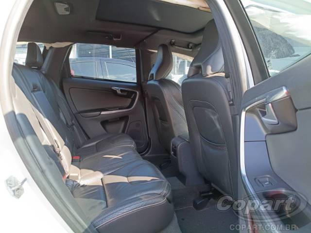 2015 VOLVO XC60 