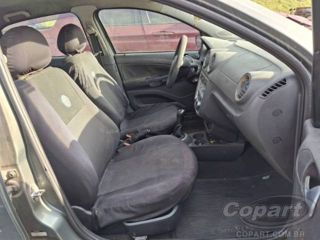 2011 VOLKSWAGEN VOYAGE 